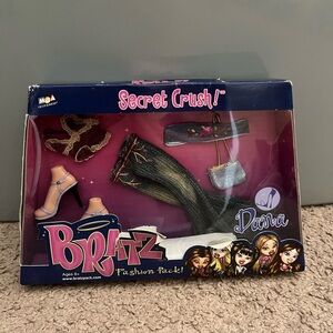 Bratz Secret Crush Fashion Pack Dana